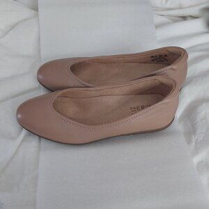 Naturalizer cream beige wide width leather ballet flat shoes